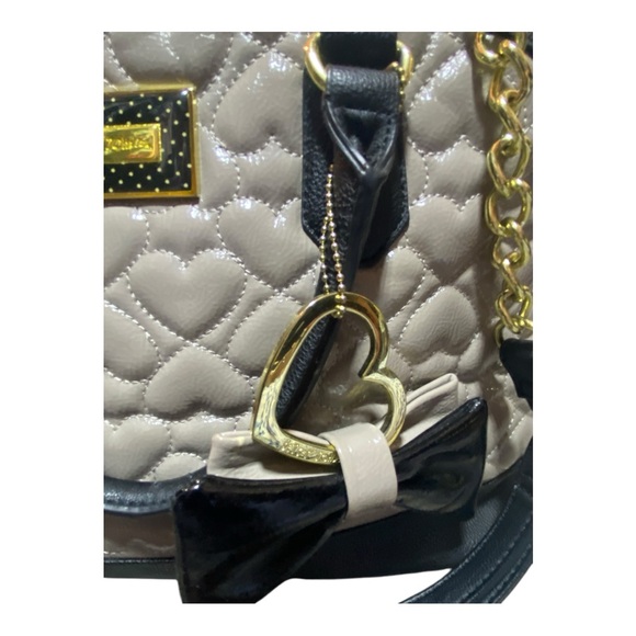 Betsey Johnson Beige and Black Quilted Crossbody Bag - Picture 3 of 13